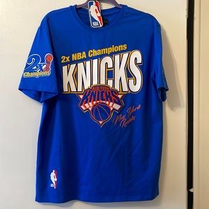 New York Knicks Size Large T Shirt. Brand New.
